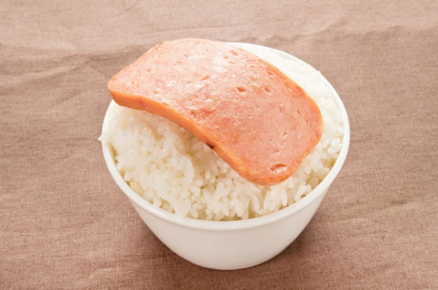 흰 쌀밥 구운 햄